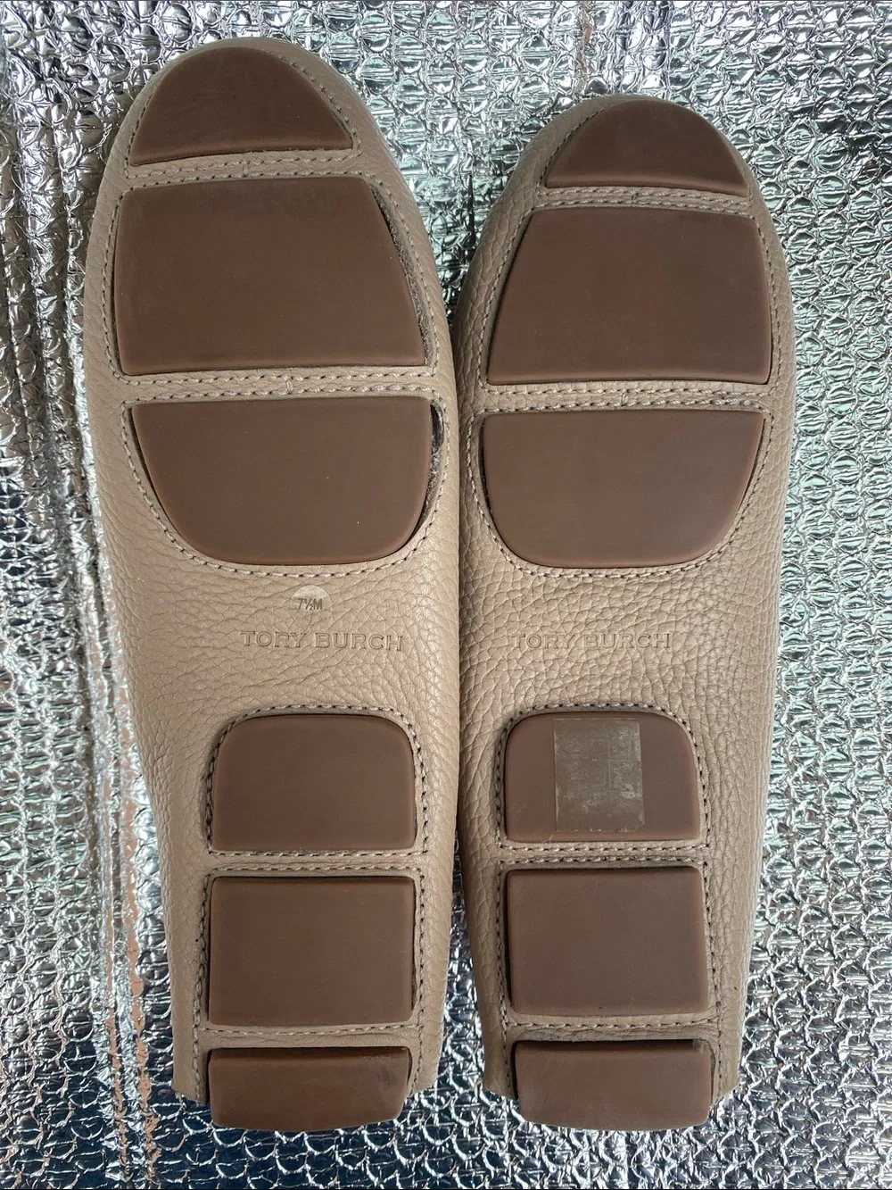 Tory Burch Pebbled Taupe Leather Driving Loafers size 7.5 NWT